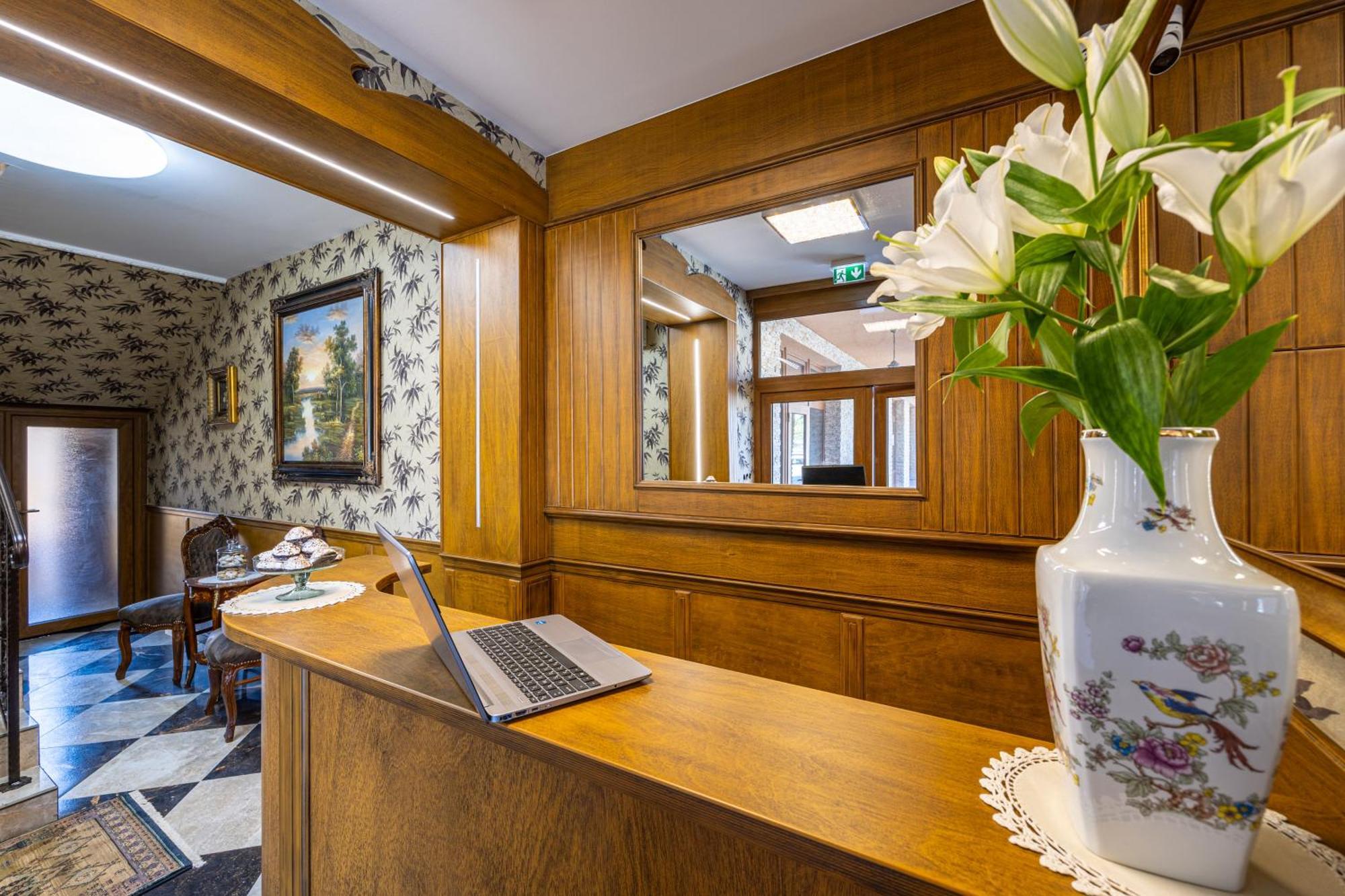 Voeroes Alom Panzio Bed & Breakfast ทิสซาเคชเค ภายนอก รูปภาพ