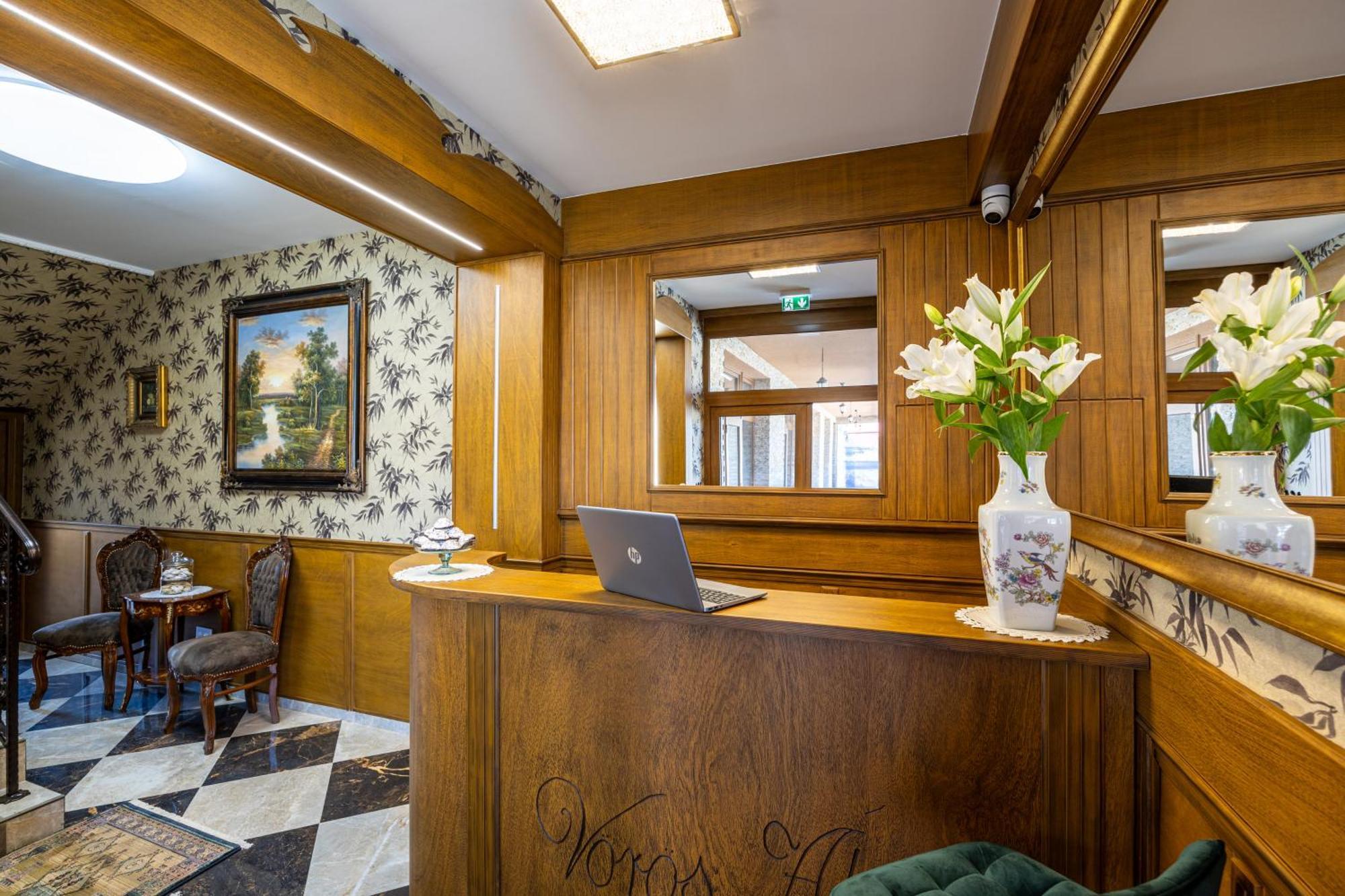 Voeroes Alom Panzio Bed & Breakfast ทิสซาเคชเค ภายนอก รูปภาพ